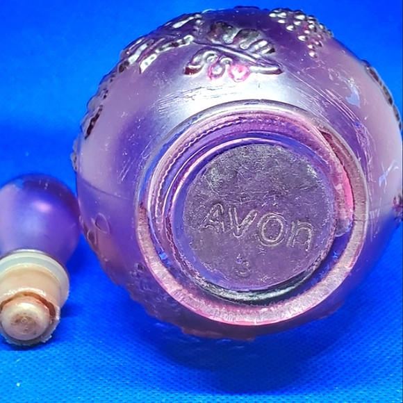 Skin So Soft Bottle by Avon, 1973 Bath Oil Decanter, Embossed Grape Vines EMPTY - Picture 5 of 11
